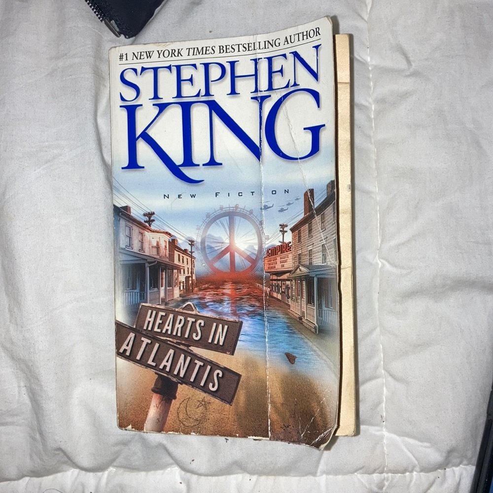 Hearts in Atlantis paperback novel